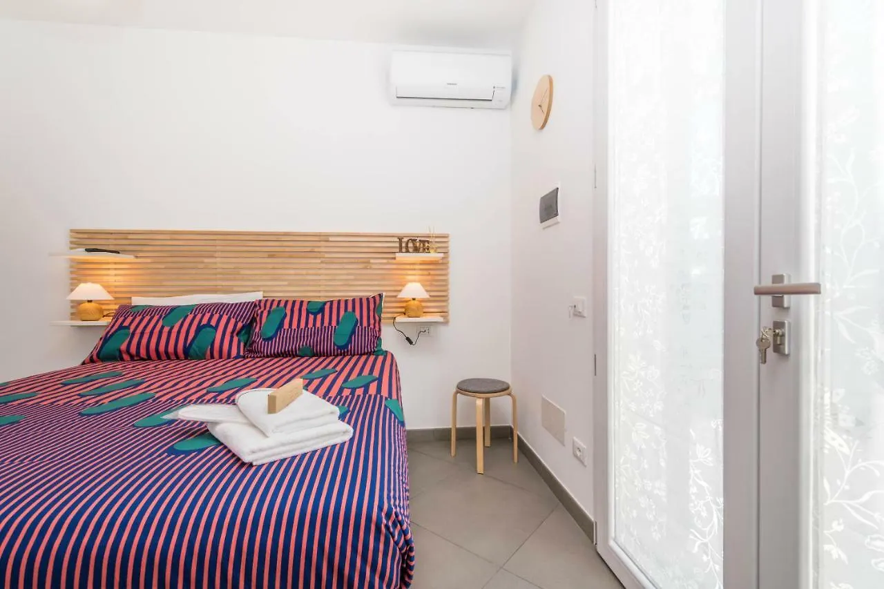 B&B Lo&G Lascari 0*,  Italia