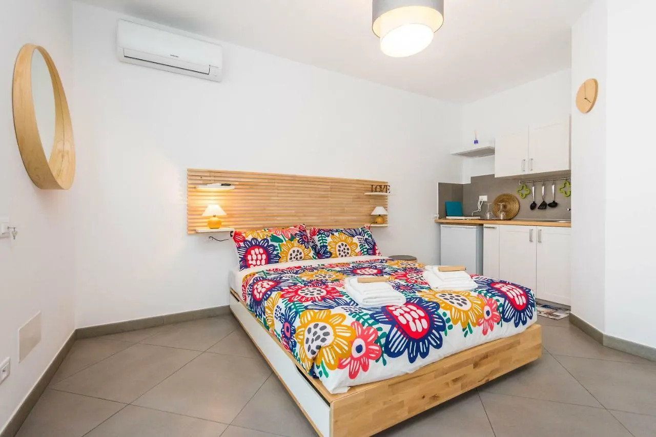 B&B Lo&G Lascari
