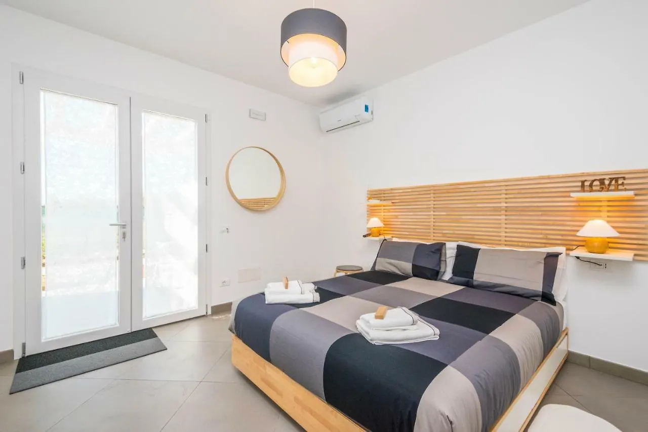B&B Lo&G Lascari 0*,